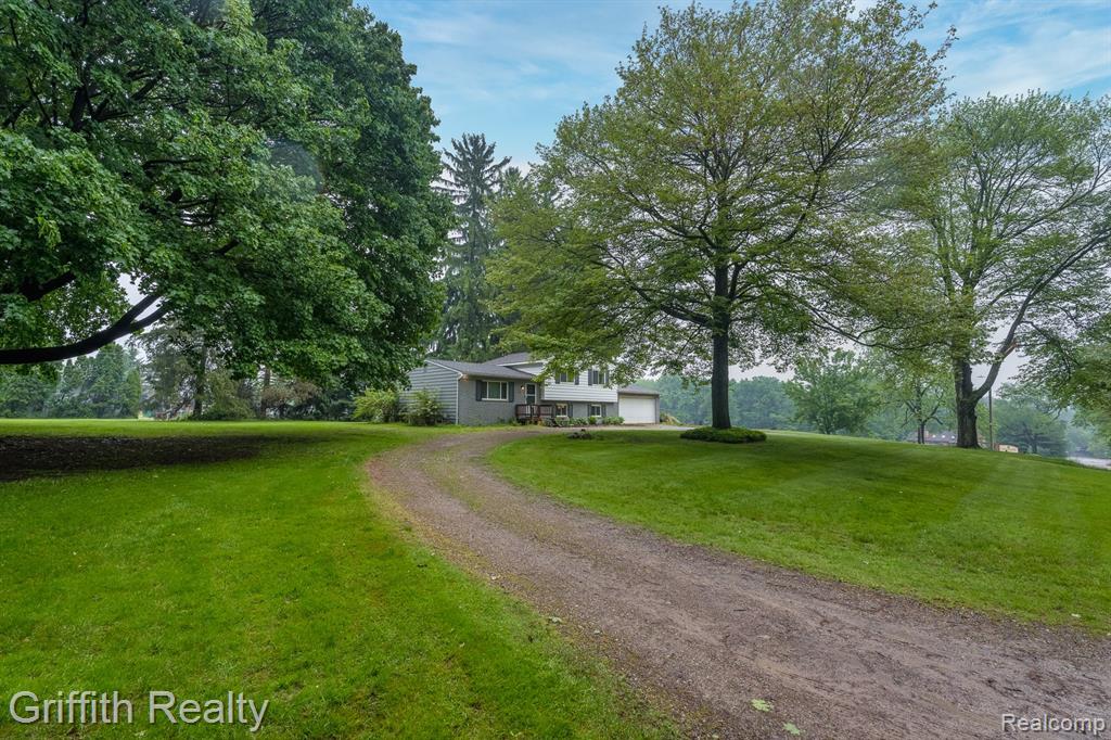 13557 Dunham Road Hartland, MI 48353 - Photo 24 of 29 Gallery Image 24