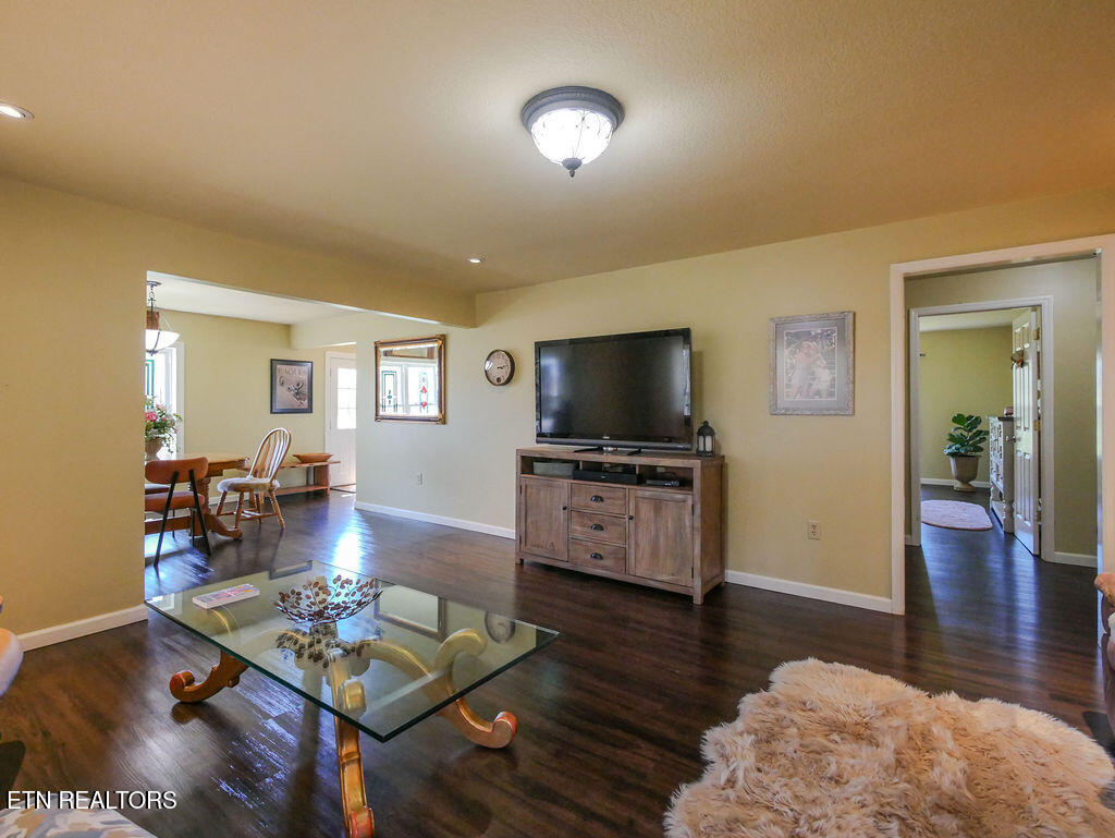 1205 Elliott Street Athens, TN 37303 - Photo 13 of 32 P1080810