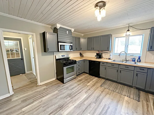 $137,500 | 1003 Bazore Street, Streator, IL 61364