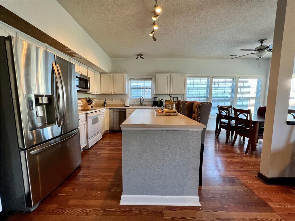 10916 Roundtree Road Fishers, IN 46037 - Photo 11 of 39 Gallery Image 11