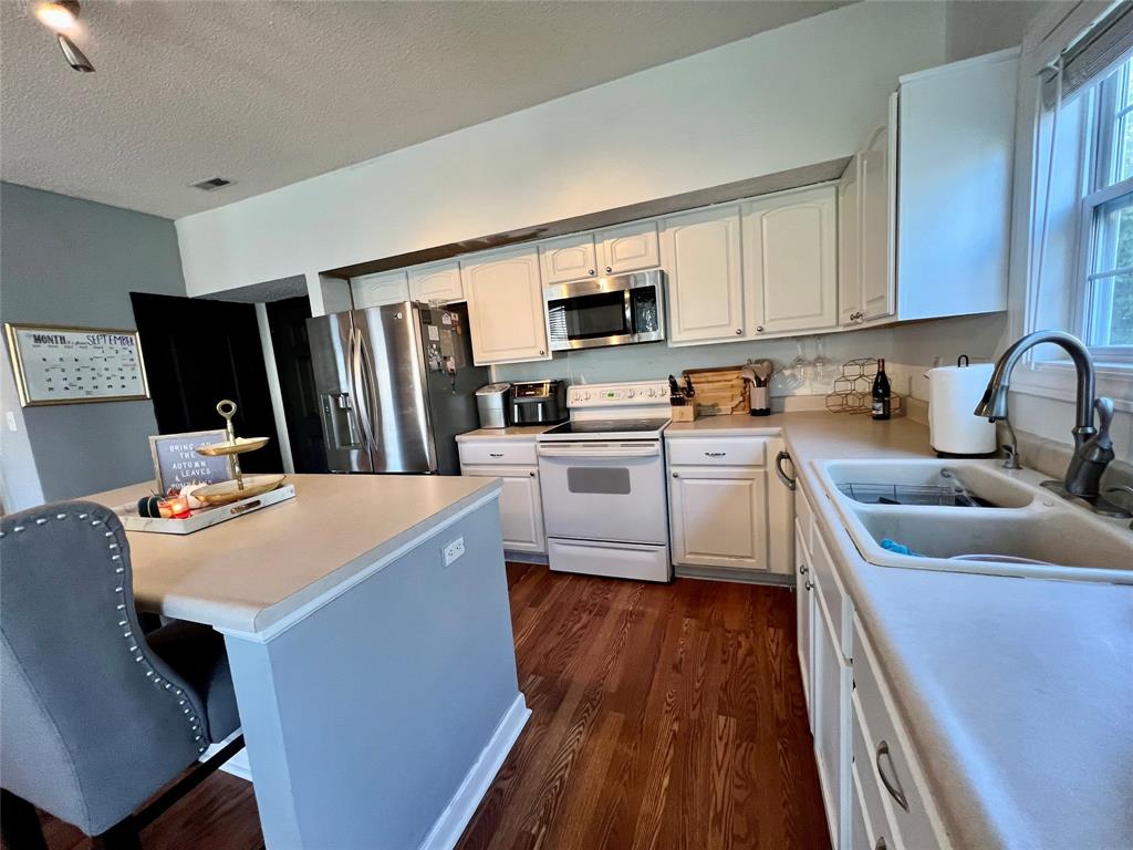 10916 Roundtree Road Fishers, IN 46037 - Photo 8 of 39 Gallery Image 8