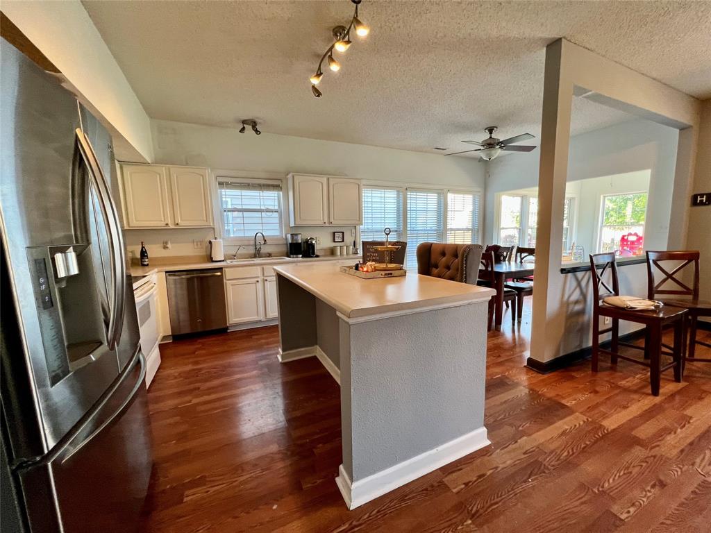 10916 Roundtree Road Fishers, IN 46037 - Photo 10 of 39 Gallery Image 10