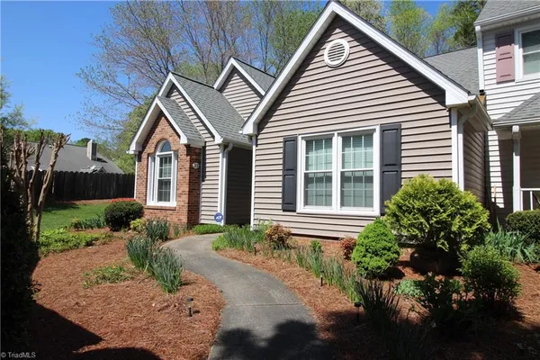 $1,900 | 33 Cedar Knoll Drive, Greensboro, NC 27407