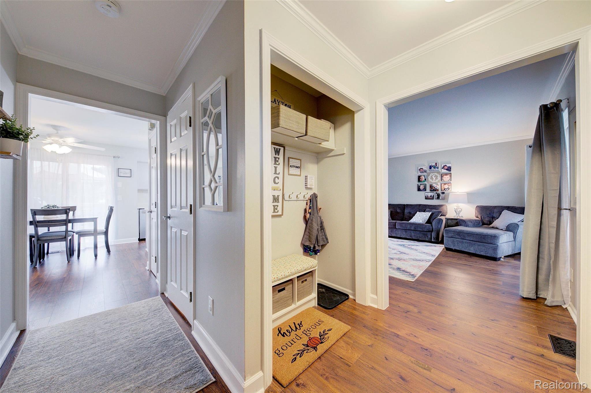 6853 Carlton Road Canton, MI 48187 - Photo 4 of 51 4 Front Hallway.jpg