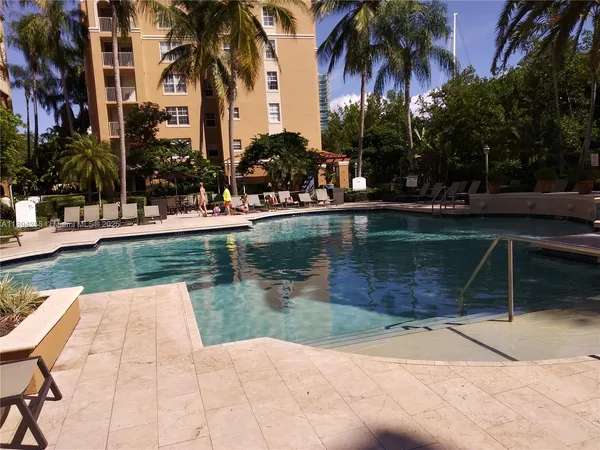 $2,580 | Aventura, Aventura, FL 33180