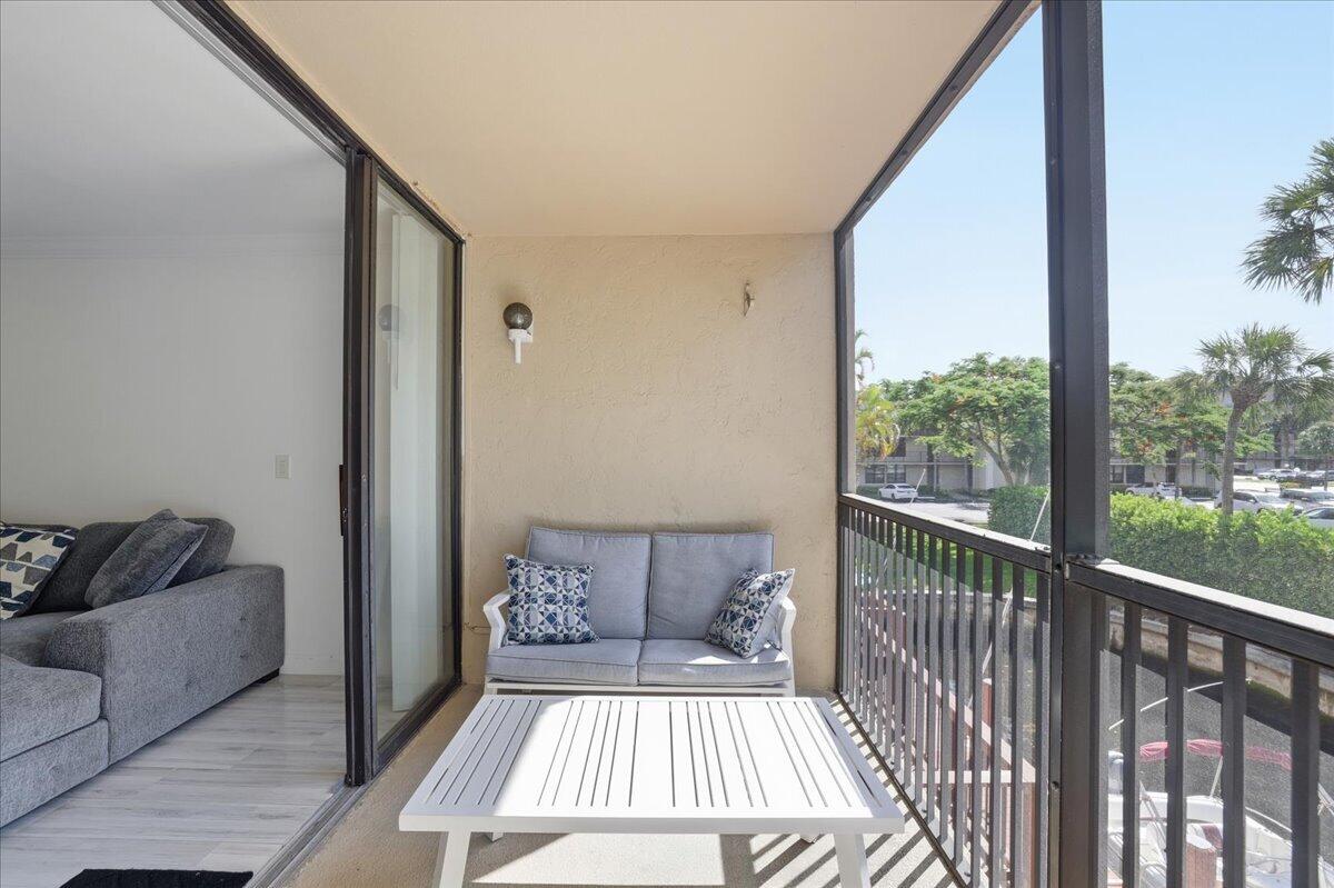 16 Royal Palm Way, Unit 205 Boca Raton, FL 33432 - Photo 5 of 52 21-8I8A1132