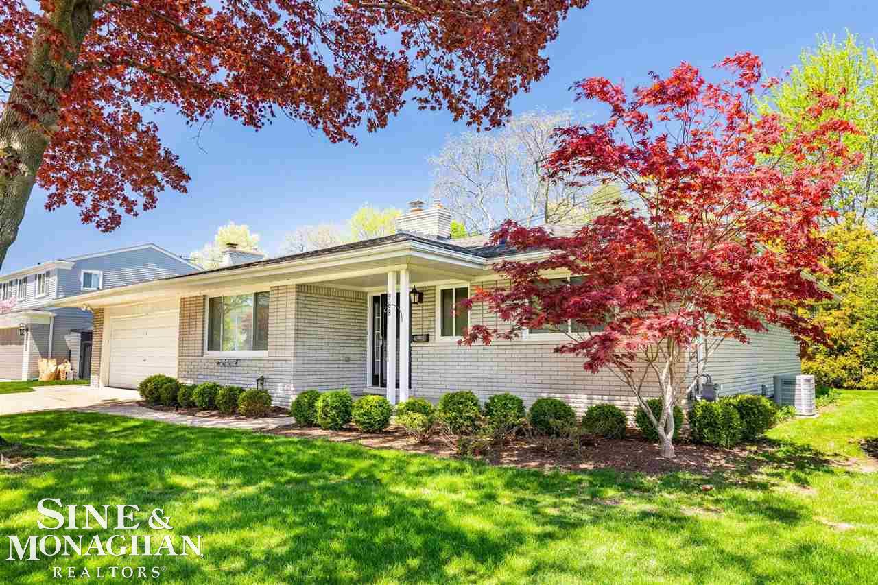 988 Canterbury Road Grosse Pointe Woods, MI 48236 - Photo 2 of 25