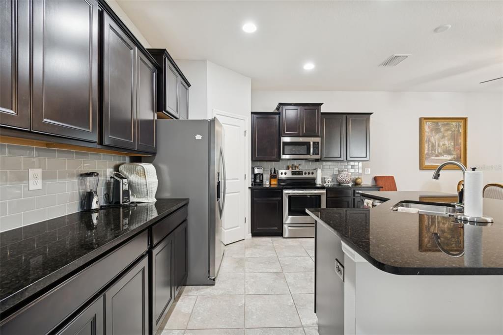 7852 Timberview Loop Wesley Chapel, FL 33545 - Photo 17 of 47