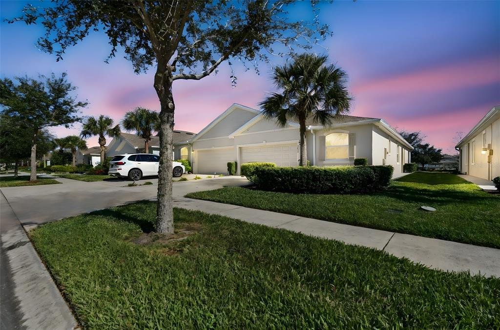 7852 Timberview Loop Wesley Chapel, FL 33545 - Photo 2 of 47