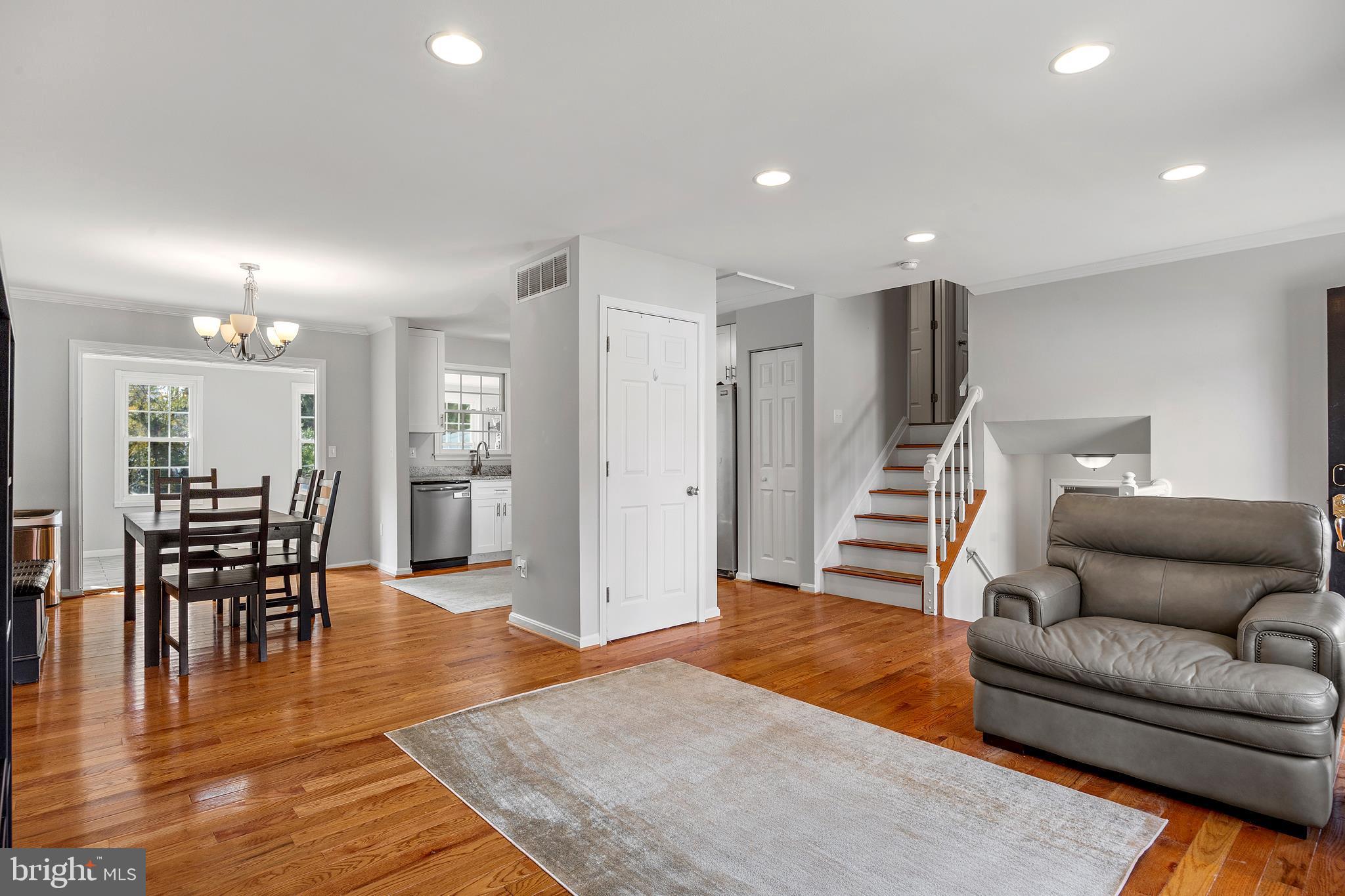 300 Twin Oaks Road Linthicum Heights, MD 21090 - Photo 4 of 34