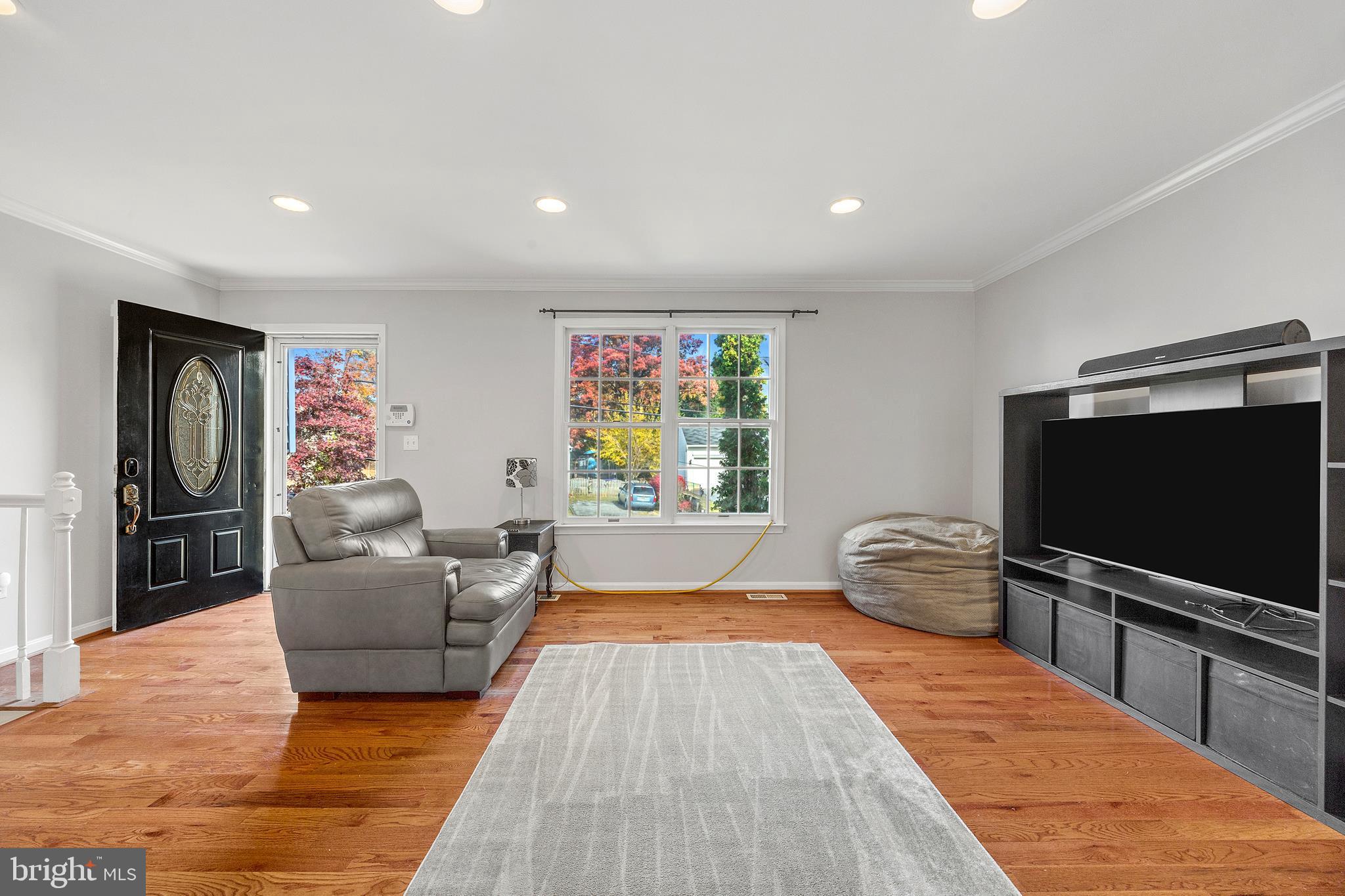 300 Twin Oaks Road Linthicum Heights, MD 21090 - Photo 5 of 34