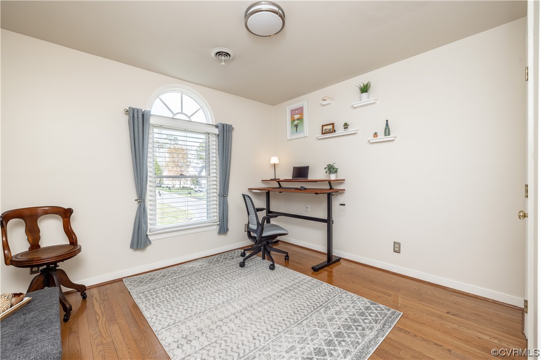 13900 Sagebrook Road Midlothian, VA 23112 - Photo 26 of 44 a room with furniture and a window