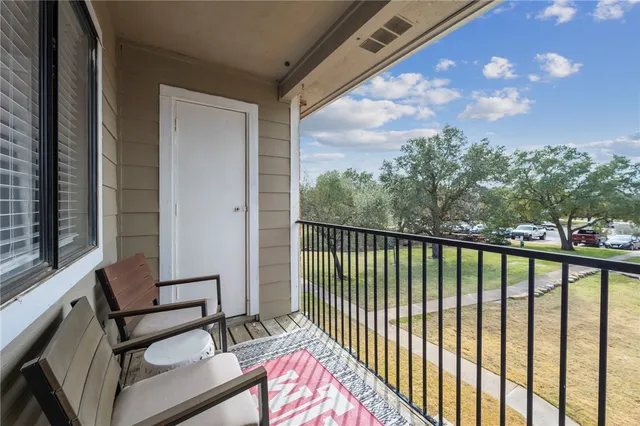 $135,000 | 1901 Holleman Drive West, Unit 504, College Station, TX 77840