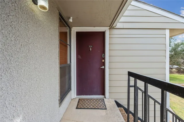 $135,000 | 1901 Holleman Drive West, Unit 504, College Station, TX 77840