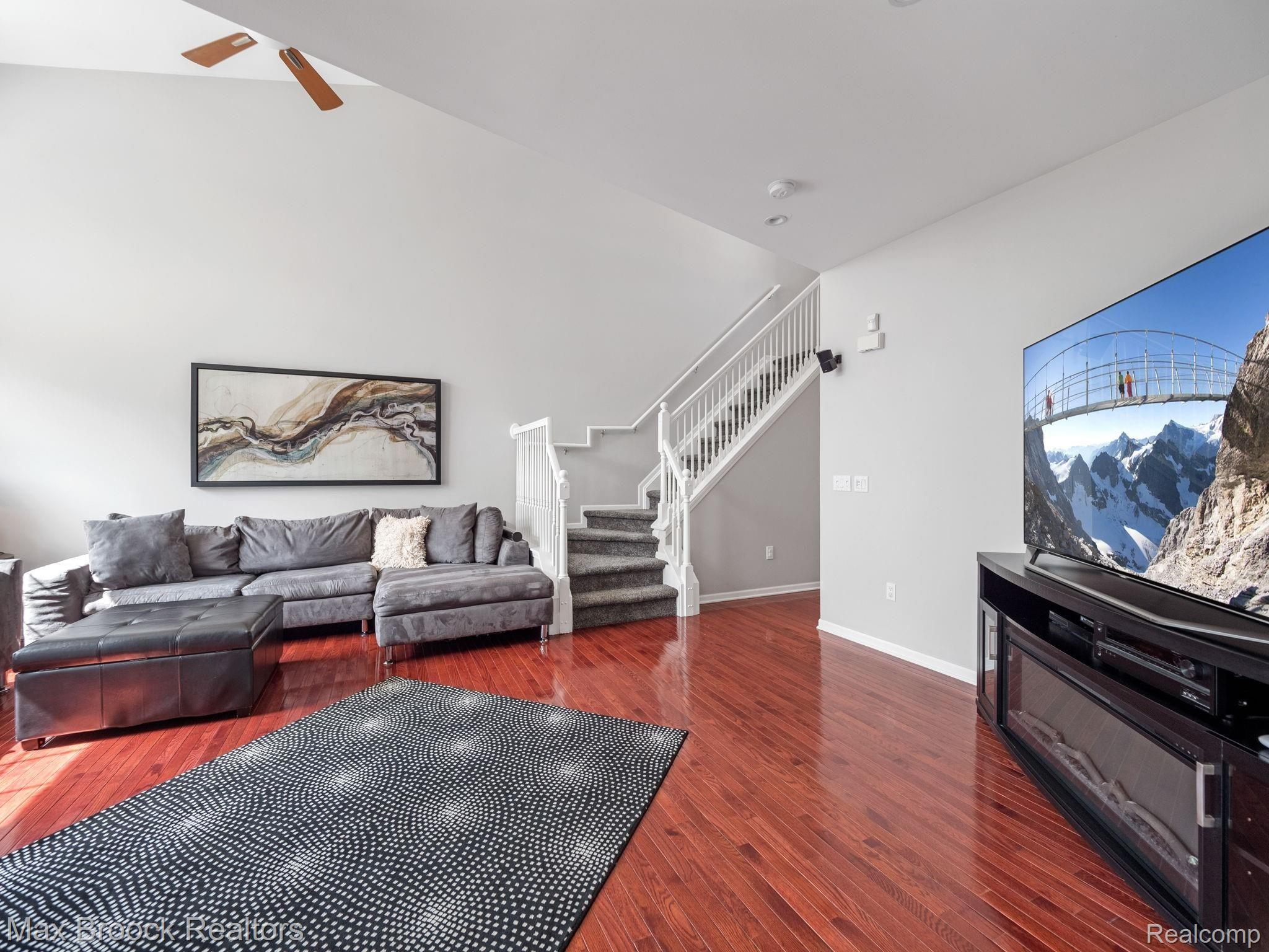 41491 Mitchell Road Novi, MI 48377 - Photo 3 of 28 Living area with hardwood floors.