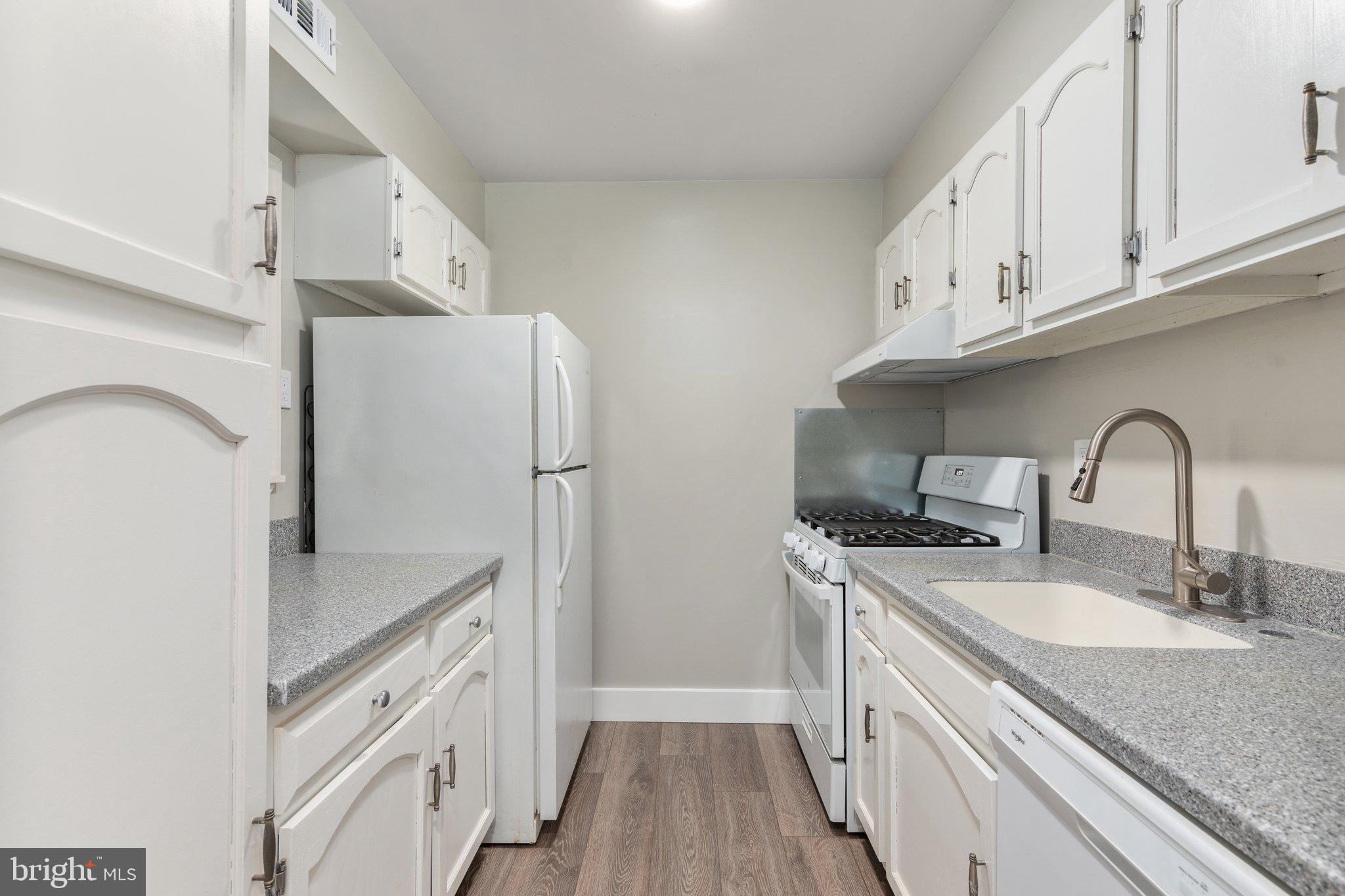 5918 Cove Landing Road, Unit 302 Burke, VA 22015 - Photo 9 of 27