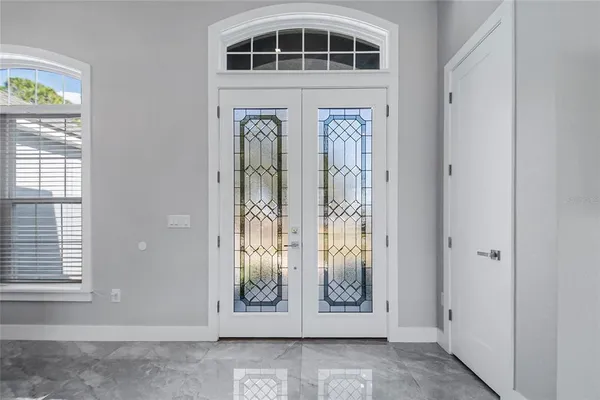 a view of entryway with elevator