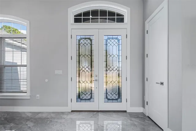 a view of entryway with elevator