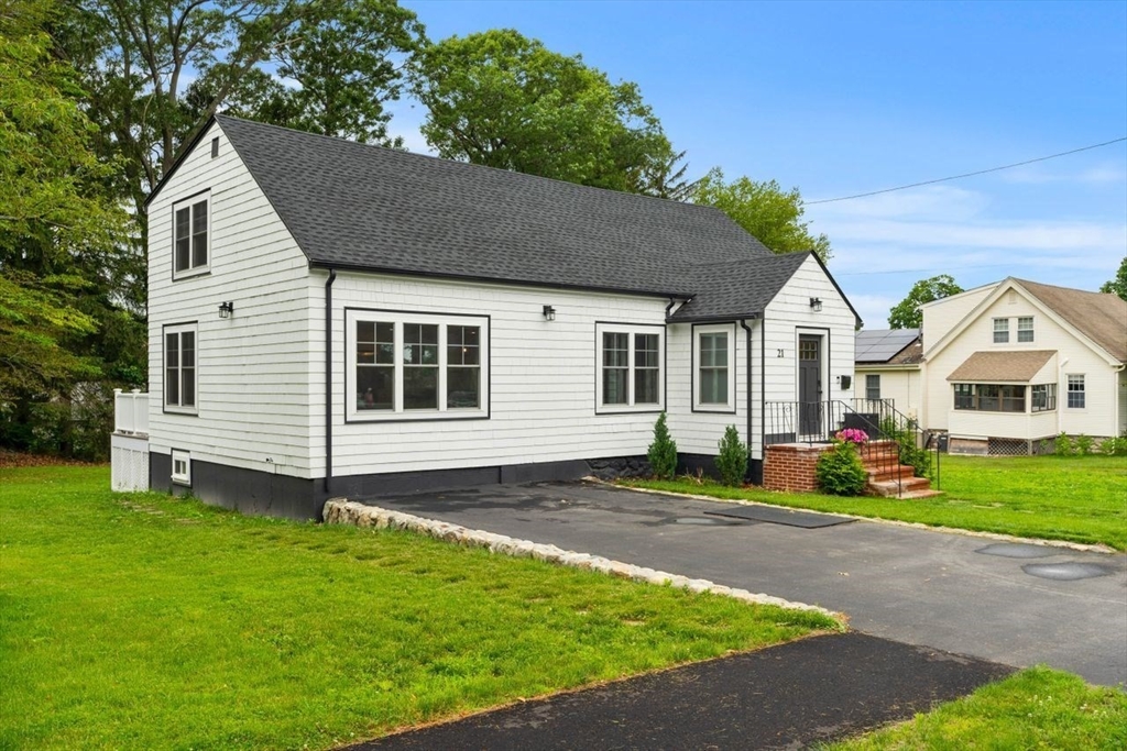 21 Pembrook Road North Andover, MA 01845 - Photo 3 of 39 Gallery Image 3