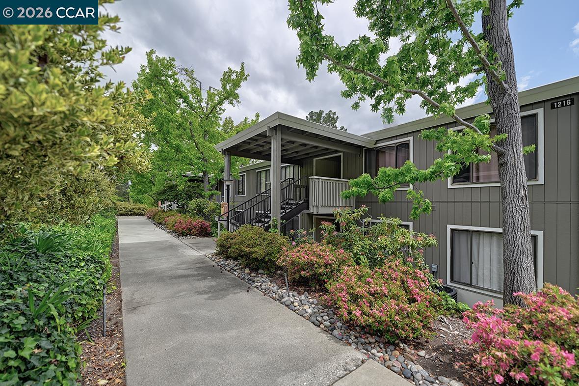 1216 Running Springs Road, Unit 6 Walnut Creek, CA 94595 - Photo 3 of 33