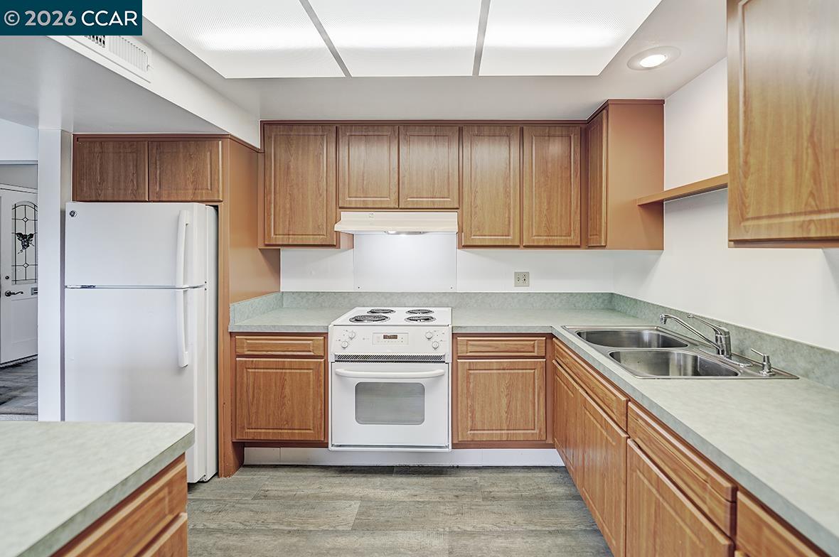 1216 Running Springs Road, Unit 6 Walnut Creek, CA 94595 - Photo 10 of 33