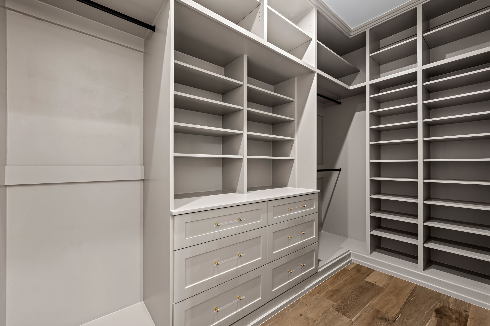 4814 Locust Street Bellaire, TX 77401 - Photo 26 of 42 One of two primary closets