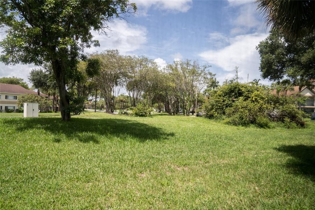 523 Trace Circle, Unit 106 Deerfield Beach, FL 33441 - Photo 3 of 26 a view of a park that has a large tree