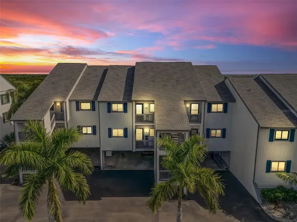 $265,000 | 803 Bahia Del Sol Drive, Unit B, Ruskin, FL 33570