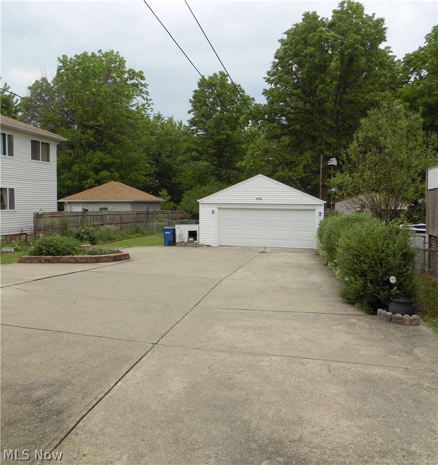 4914 Snow Road Cleveland, OH 44134 - Photo 20 of 25 Plenty of room for parking!
