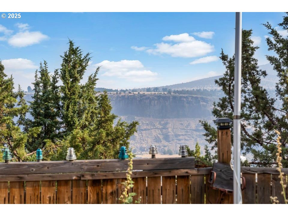 14515 Southwest Maverick Road Terrebonne, OR 97760 - Photo 20 of 39 a view of outdoor space and yard