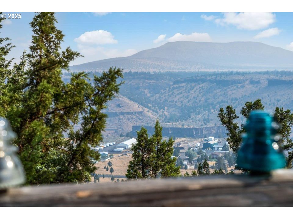 14515 Southwest Maverick Road Terrebonne, OR 97760 - Photo 21 of 39 a view of a yard