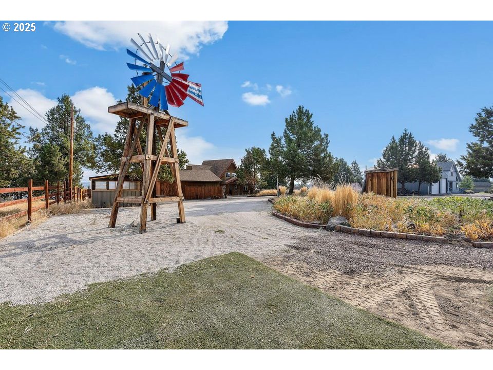 14515 Southwest Maverick Road Terrebonne, OR 97760 - Photo 31 of 39 a view of outdoor space