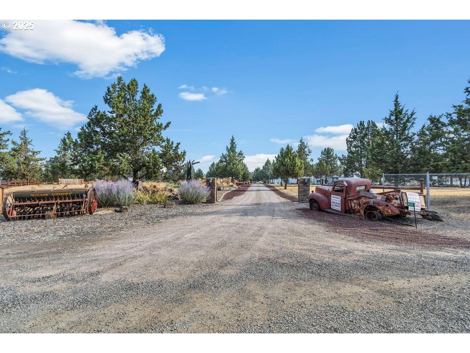 14515 Southwest Maverick Road Terrebonne, OR 97760 - Photo 32 of 39 a view of a car park