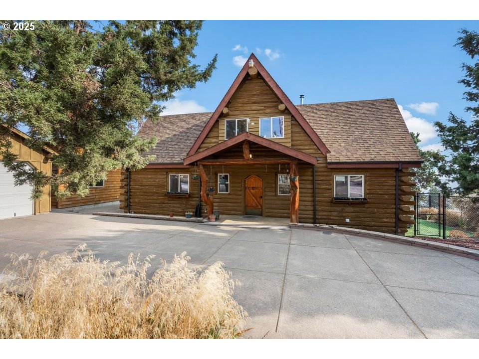 14515 Southwest Maverick Road Terrebonne, OR 97760 - Photo 33 of 39 a front view of a house with a yard and garage