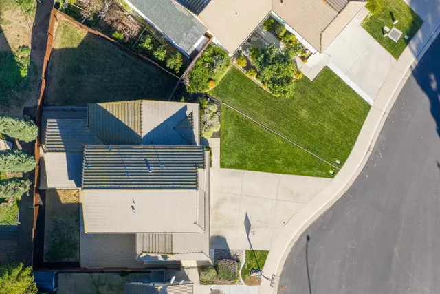 a view of a small yard