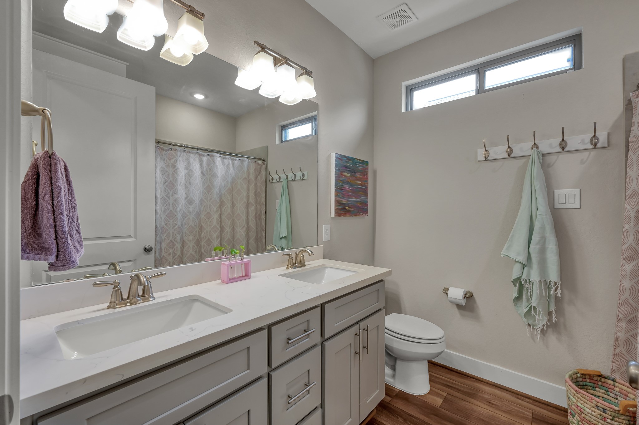 12469 Pebble View Drive Conroe, TX 77304 - Photo 24 of 41 Guest bathroom downstairs between two bedrooms.