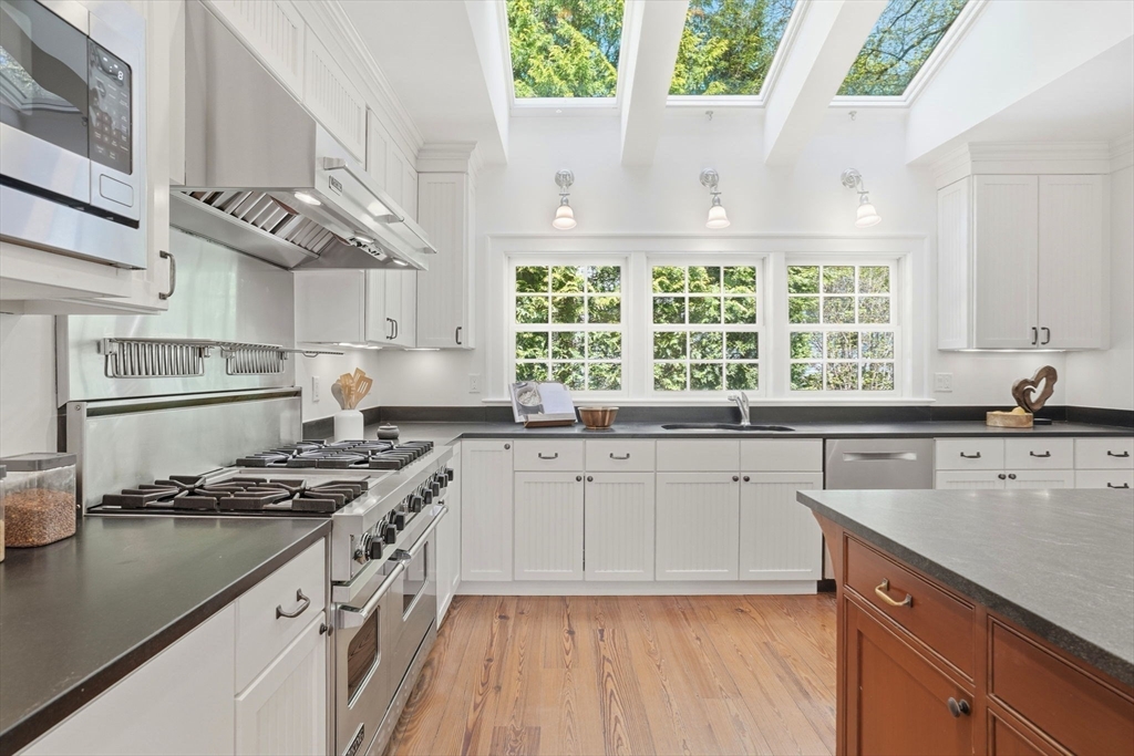 27 Slocum Road Lexington, MA 02421 - Photo 12 of 39