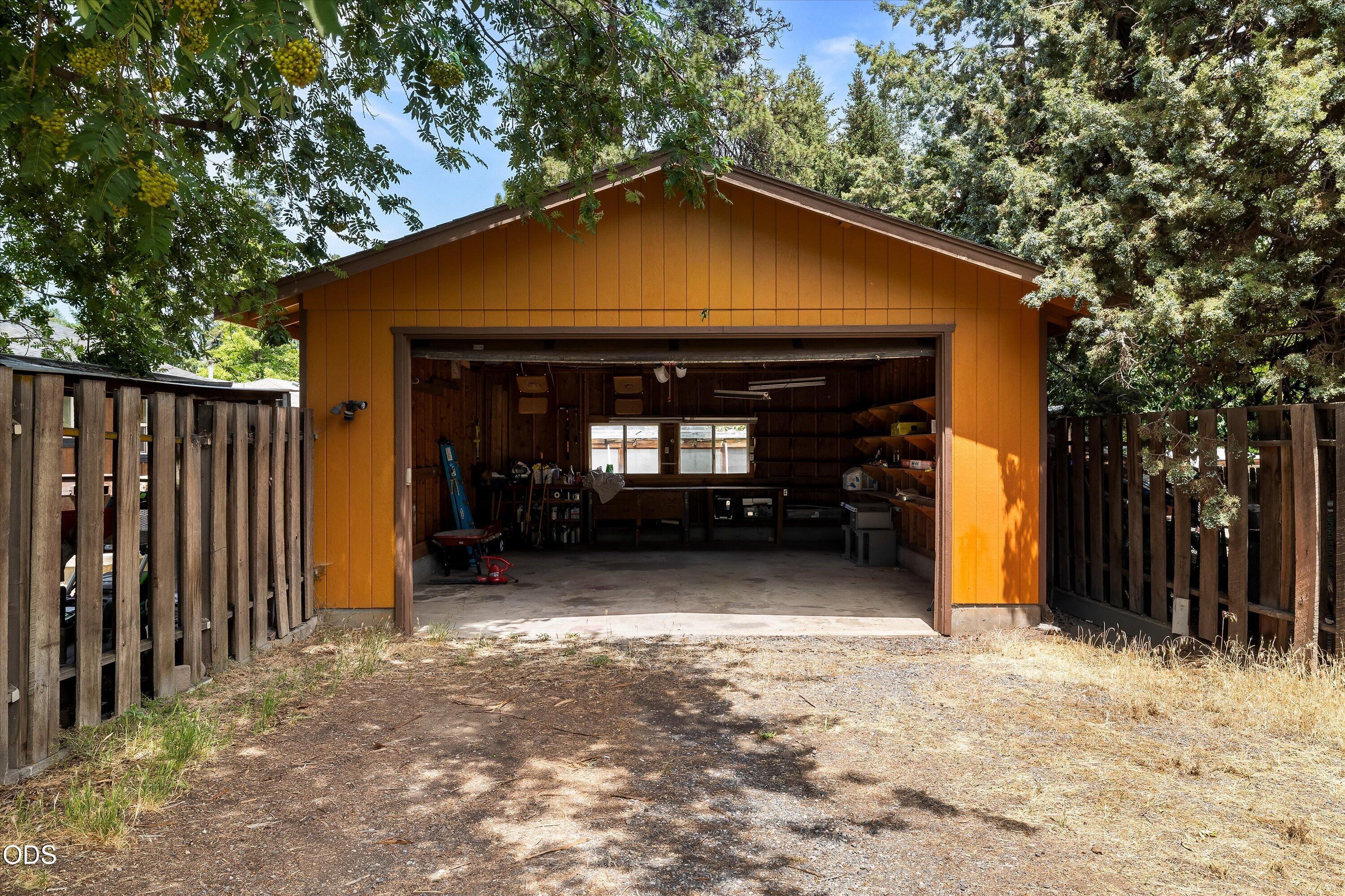 606 Northeast 9th Street Bend, OR 97701 - Photo 33 of 37