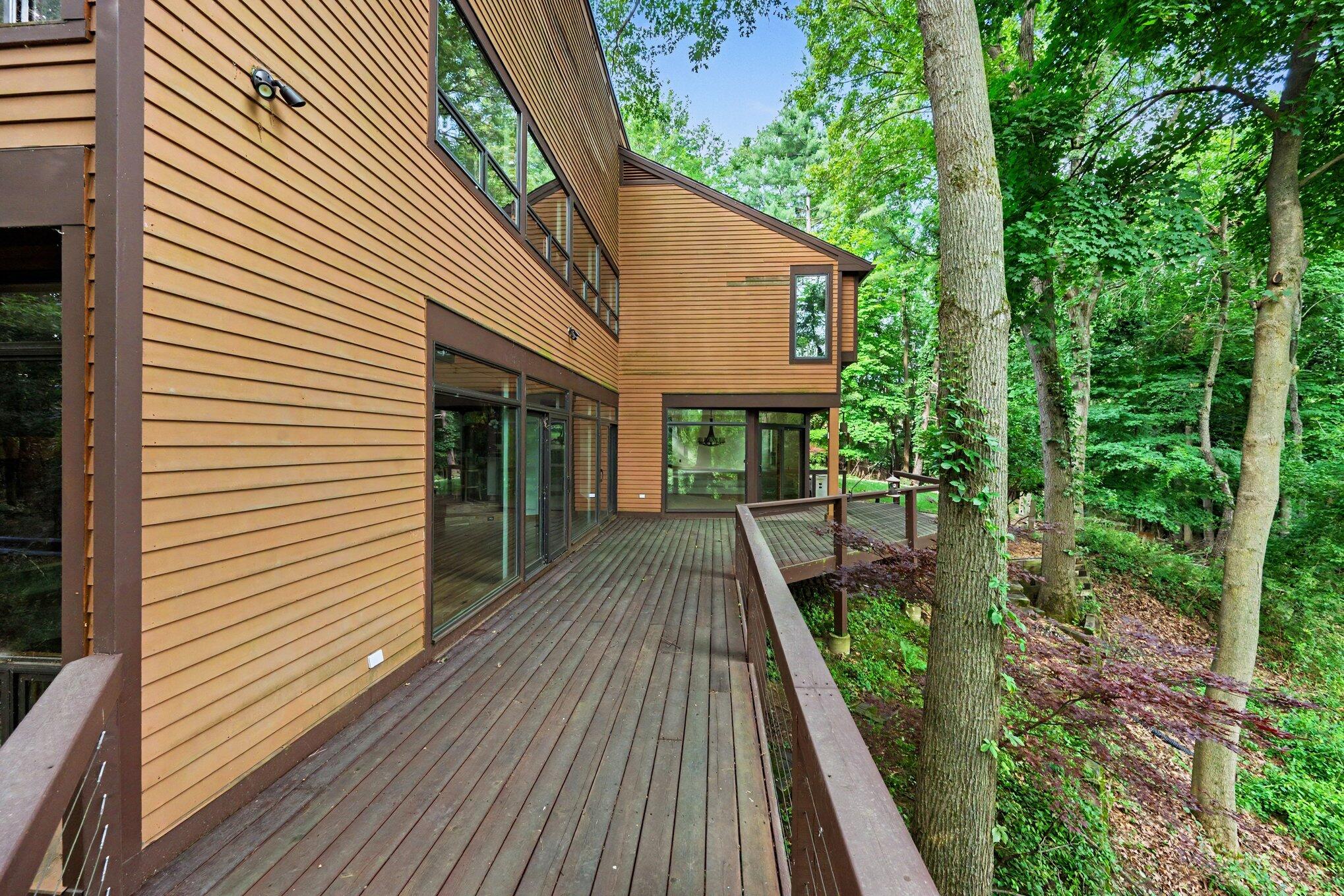1628 Whites Road Kalamazoo, MI 49008 - Photo 9 of 22 020_file_6325