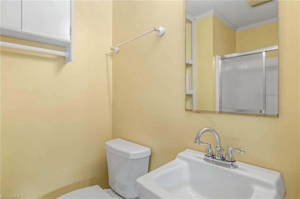 626 Westerly Park Road Eden, NC 27288 - Photo 22 of 33 Primary Bath