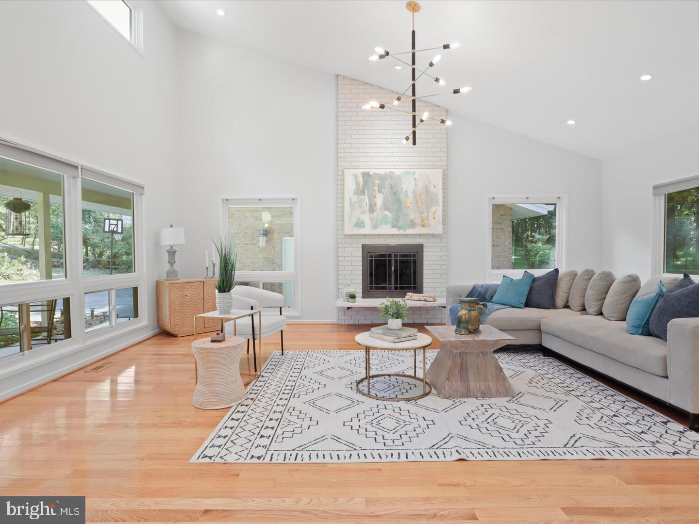 11709 Vale Road Oakton, VA 22124 - Photo 9 of 59 Gallery Image 9