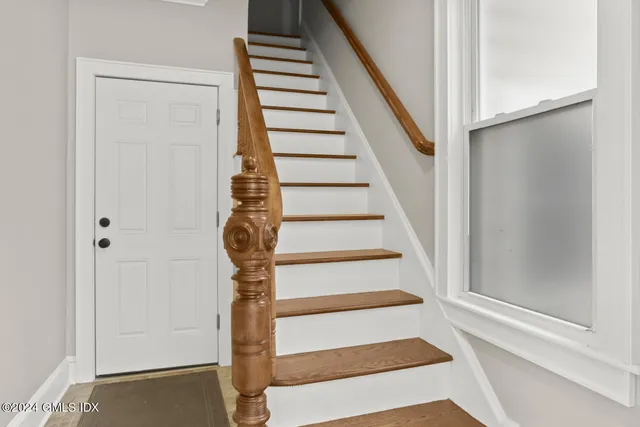 $8,000 | 44 Riversville Road, Unit UPSTAIRS, Greenwich, CT 06831