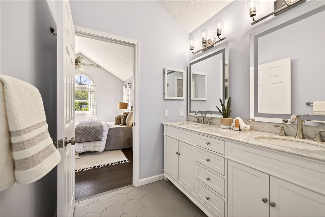 21 Wedmore Road Perinton, NY 14450 - Photo 28 of 49 Primary Bathroom