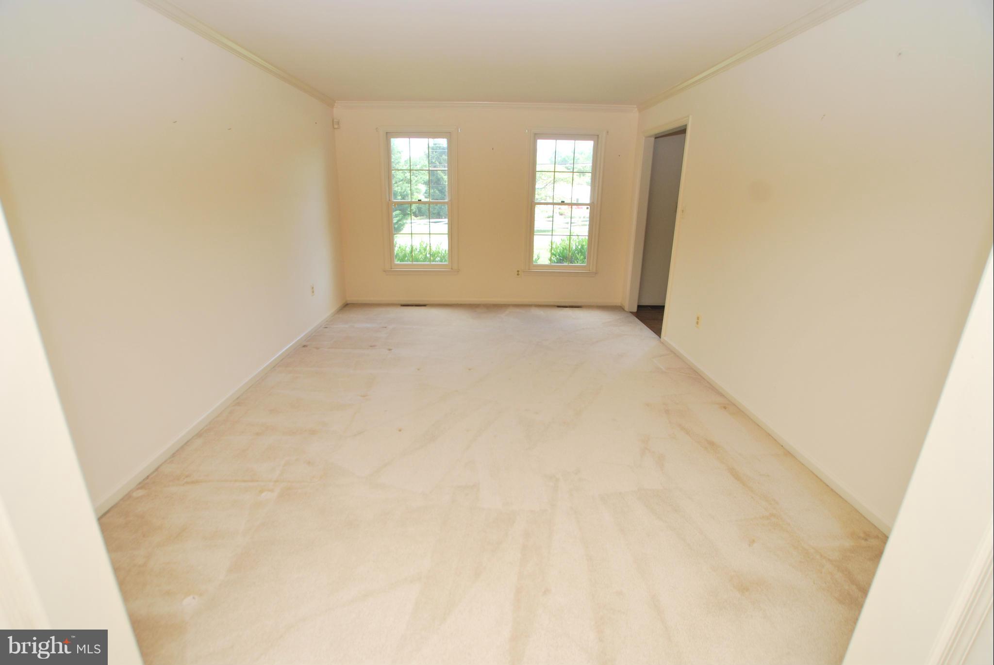 8911 Old Courthouse Road Vienna, VA 22182 - Photo 4 of 24 Living Room