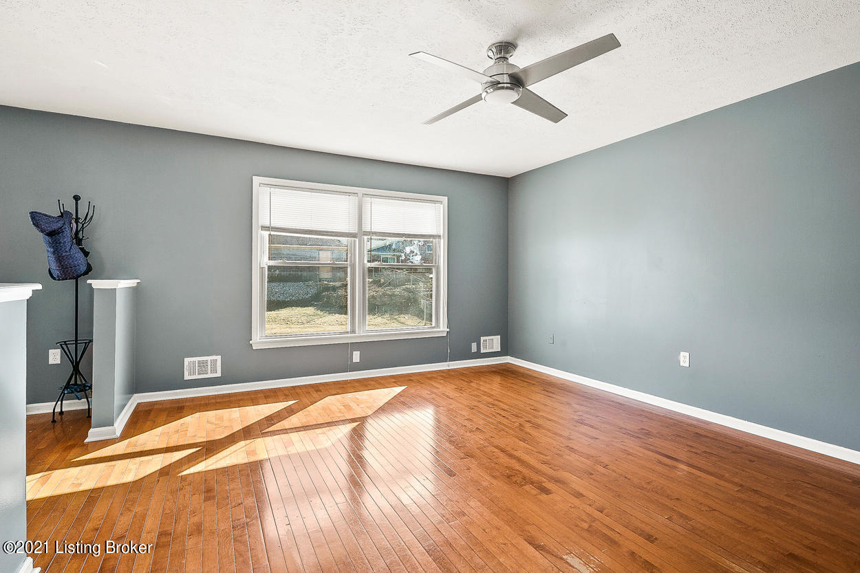 1544 Knight Road Louisville, KY 40216 - Photo 7 of 49 36