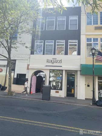 $3,700 | 378 George Street, Unit 201, New Brunswick, NJ 08901