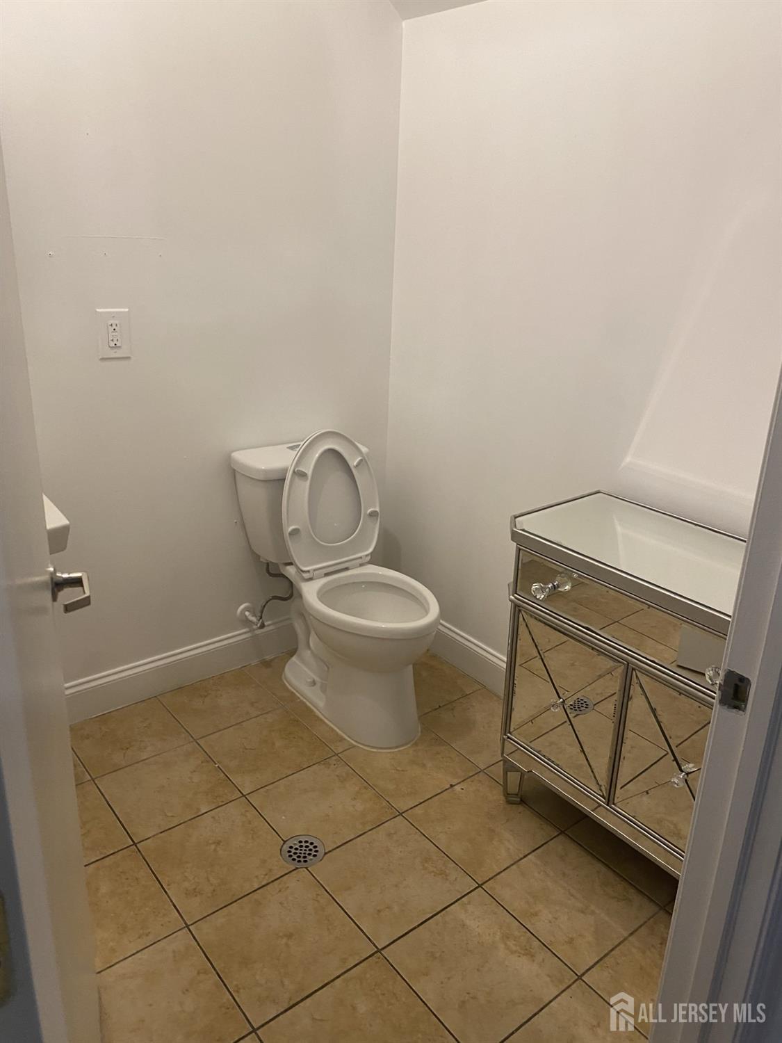 378 George Street, Unit 201 New Brunswick, NJ 08901 - Photo 7 of 10 a bathroom with a toilet