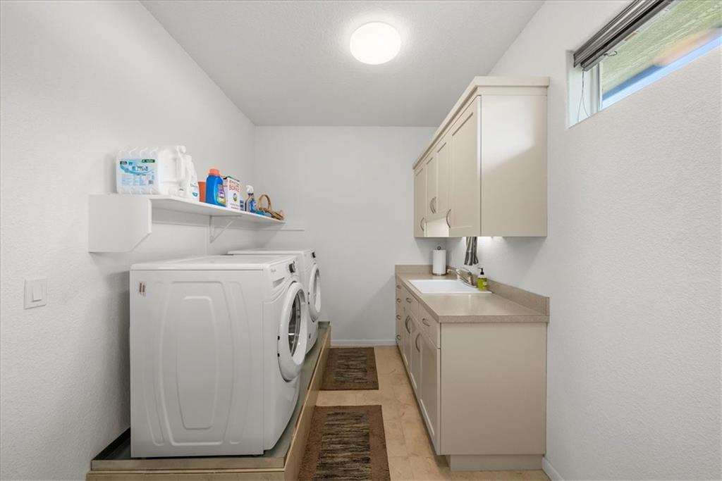 9896 Saddletop Lenexa, KS 66227 - Photo 12 of 51