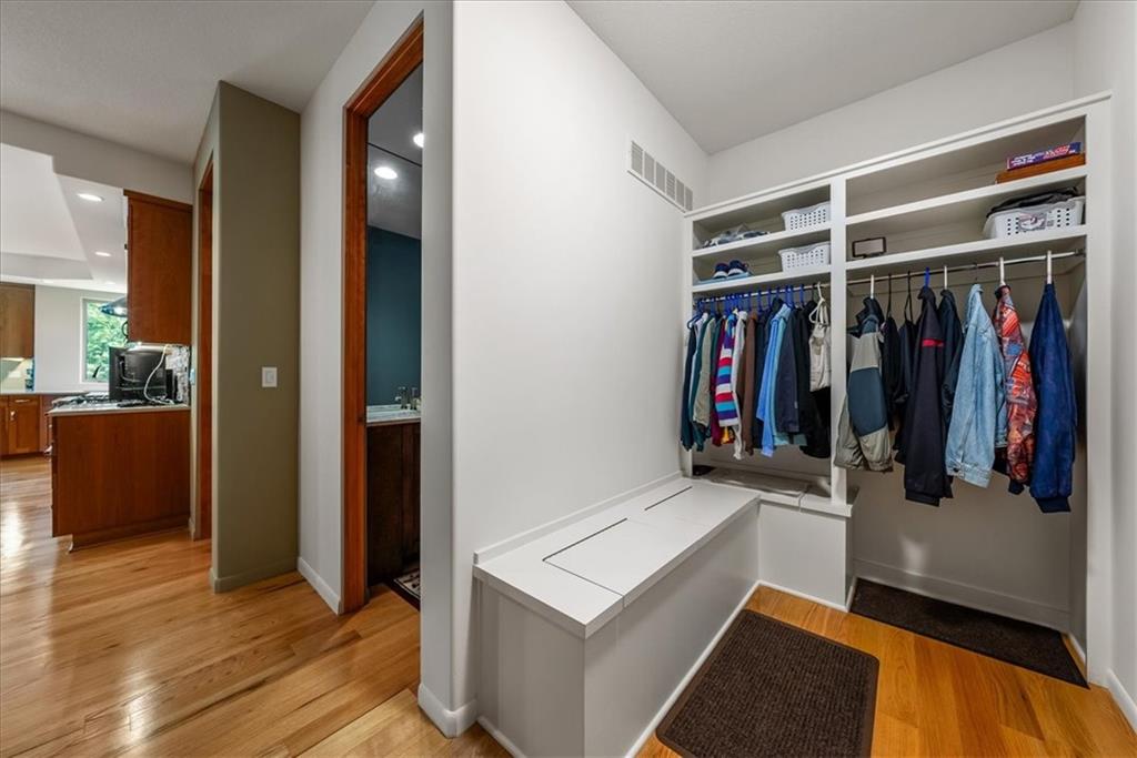 9896 Saddletop Lenexa, KS 66227 - Photo 26 of 51