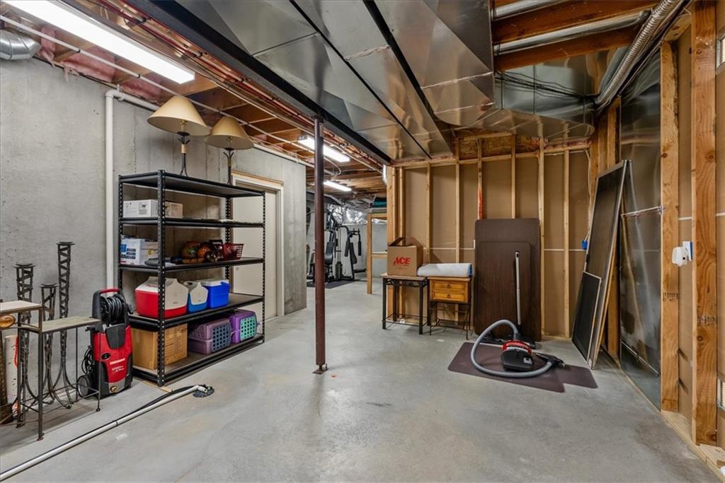 9896 Saddletop Lenexa, KS 66227 - Photo 38 of 51